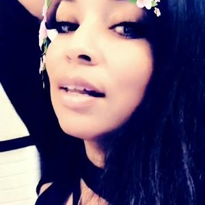 Meet your Posher, Larissa